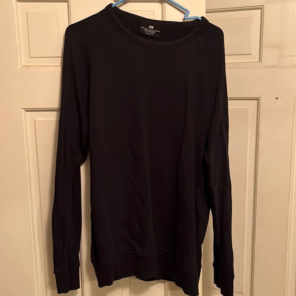 Navy H&M crew neck sweatshirt